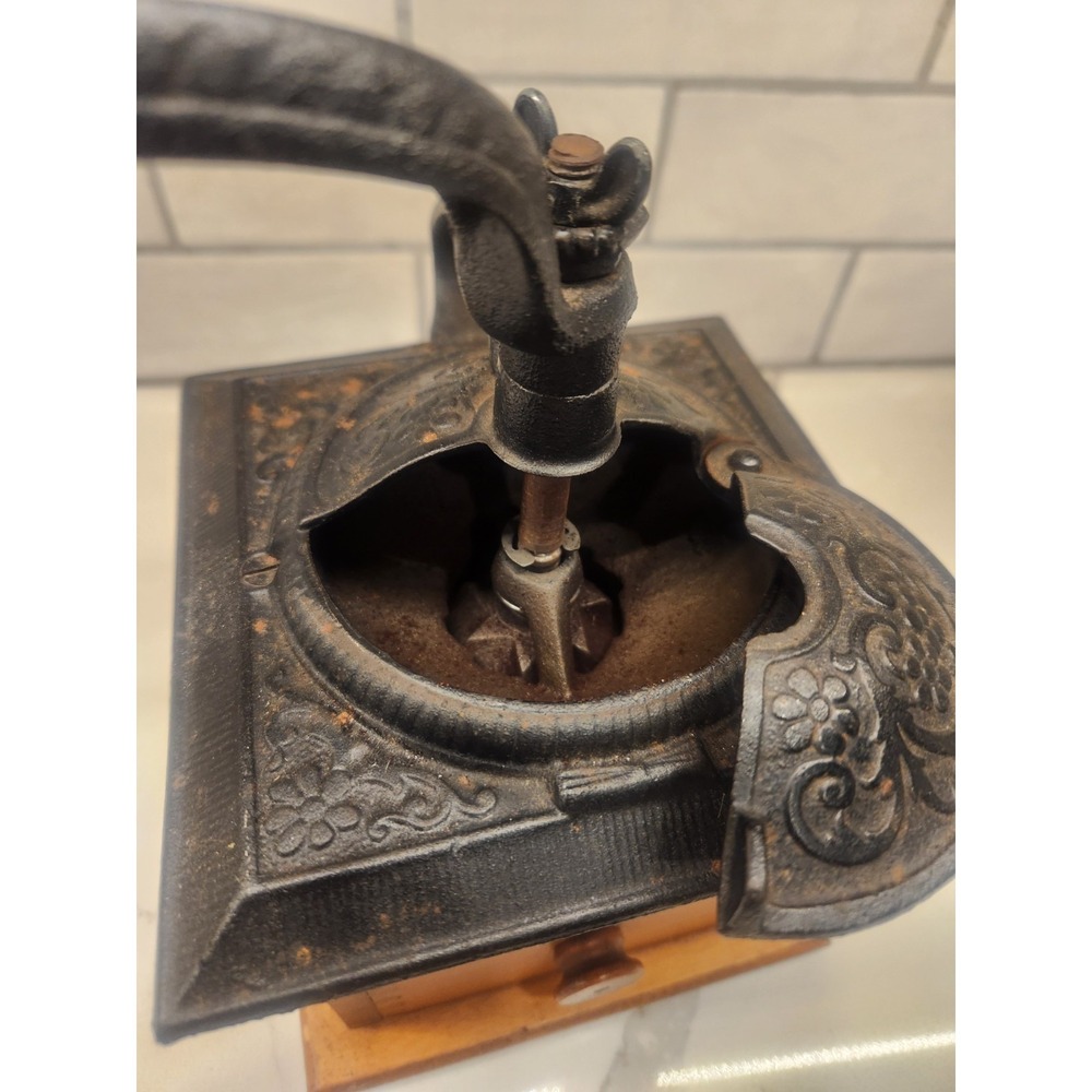 Vintage Cast Iron Wood Knob Hand Crank Wooden Coffee Grinder Bean Mill Farmhouse - Picture 5 of 12